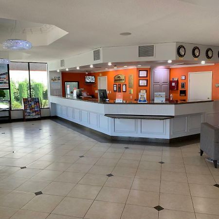 Howard Johnson By Wyndham Reseda Hotel & Suites 로스앤젤레스 외부 사진