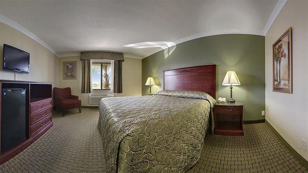 Howard Johnson By Wyndham Reseda Hotel & Suites 로스앤젤레스 외부 사진