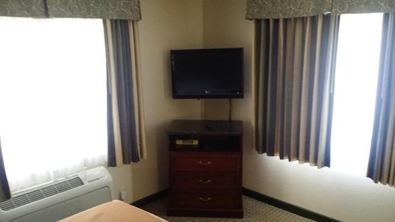 Howard Johnson By Wyndham Reseda Hotel & Suites 로스앤젤레스 외부 사진
