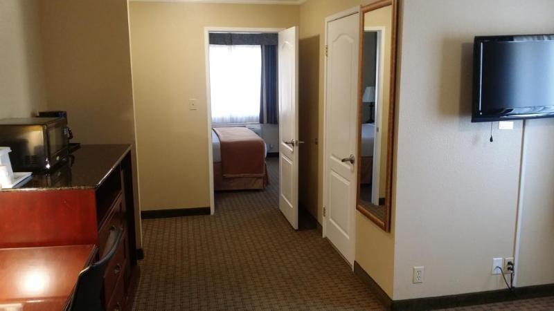 Howard Johnson By Wyndham Reseda Hotel & Suites 로스앤젤레스 외부 사진