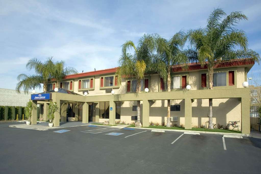 Howard Johnson By Wyndham Reseda Hotel & Suites 로스앤젤레스 외부 사진