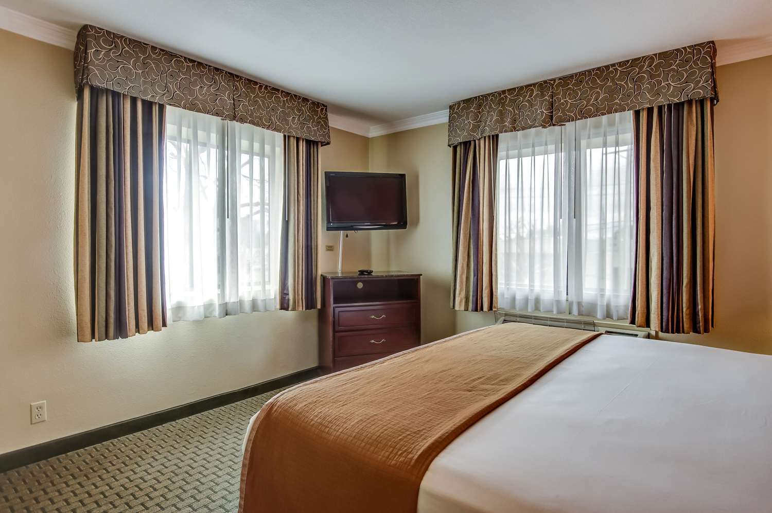 Howard Johnson By Wyndham Reseda Hotel & Suites 로스앤젤레스 외부 사진